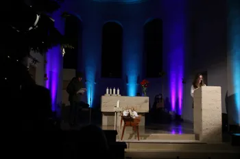 Krippe am Altar zum Eventgottesdienst